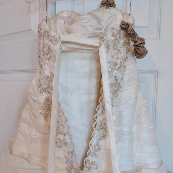 Maggie Sottero SaBelle customized wedding gown - Picture 8 of 9